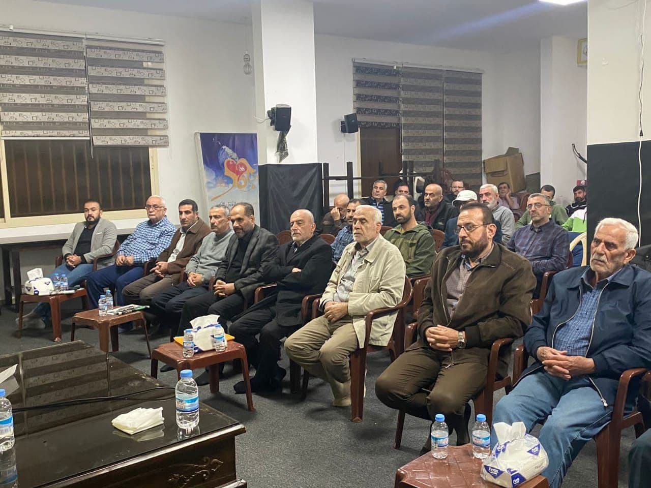 من اجواء اللقاء السياسي مع رئيس مركز باحث للدراسات الفلسطينية والاستراتيجية البروفيسور يوسف نصرالله في بلدة جبشيت - قاعة شيخ الشهداء ؛ ح
