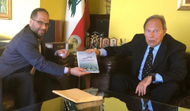 نصرالله قدم للرئيس لحود كتابه 'دومينو الصراعات'