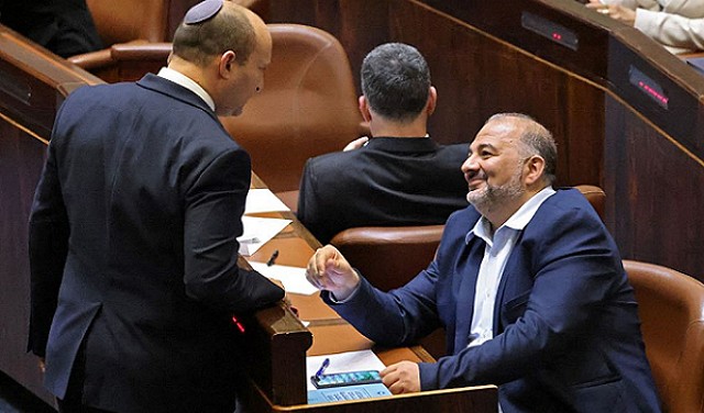 الحزم والوضوح لا المُسايَرَة