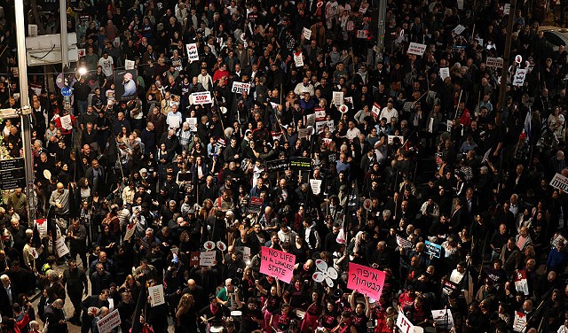 'الثورة المُلَوّنَة' في الداخل... مُحاوَلات التسلّق على الهبّة الشعبيّة ضدّ الجريمة